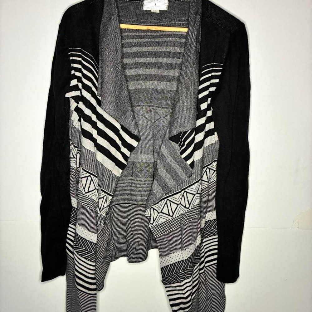 Ruby Moon black and gray geometric pattern cardigan